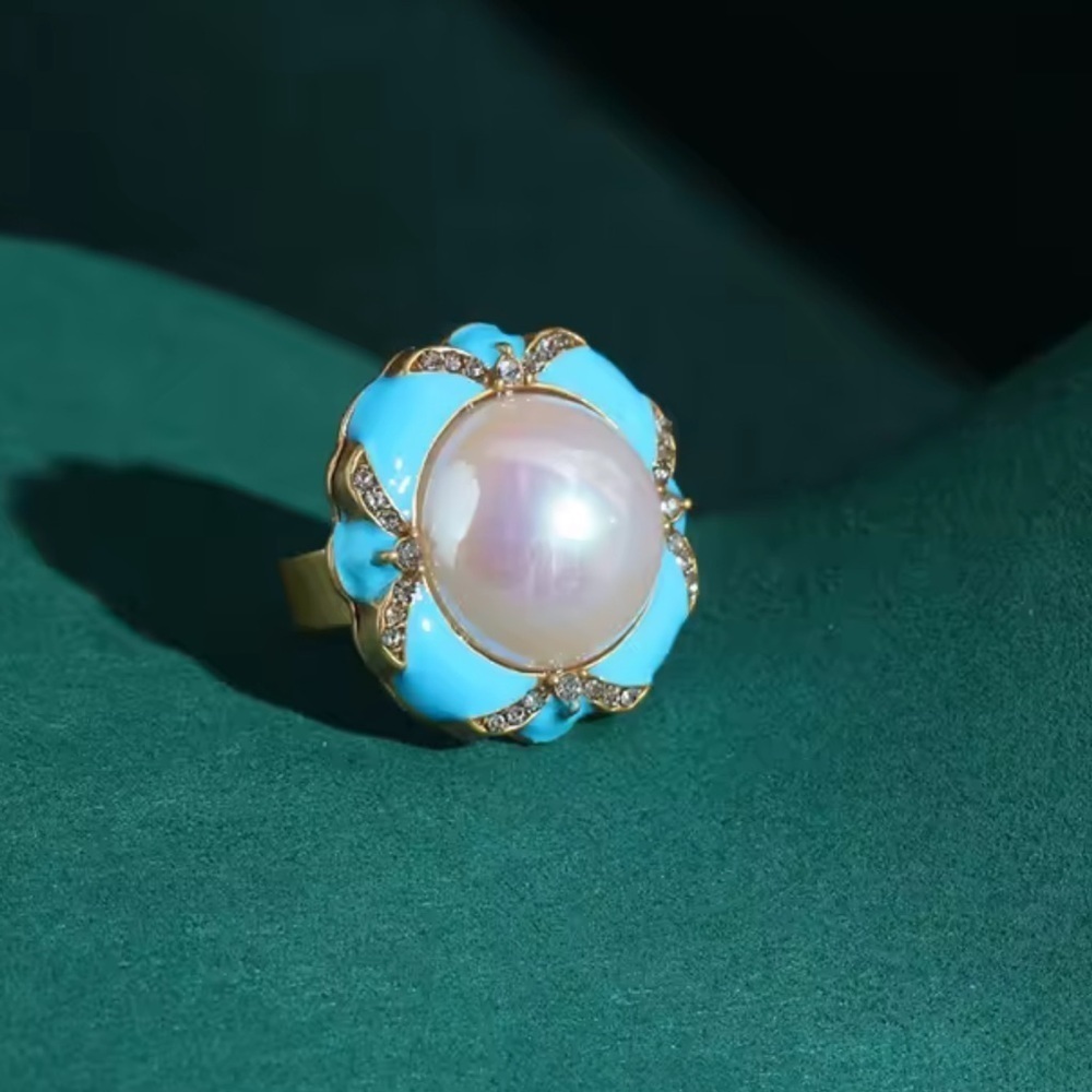 Royal Heirloom Ring Lustrous Pearl in Turquoise Petals & Golden Brilliance - Picture 4 of 8